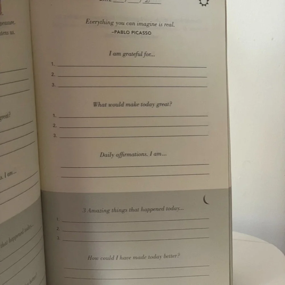 The‎ Five Minute Journal Linen Hardcover Gratitude Wellness Journal Unused